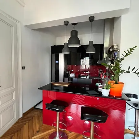 Apartman Historijski Luksuz U Starom Gradu, Garage Parking