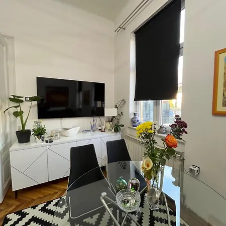 Apartament Historijski Luksuz U Starom Gradu, Garage Parking *