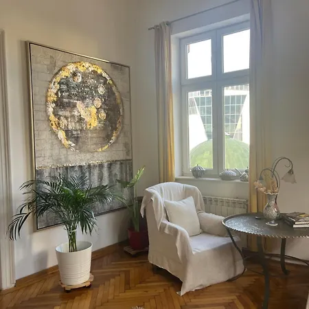 Historijski Luksuz U Starom Gradu, Garage Parking Апартаменты